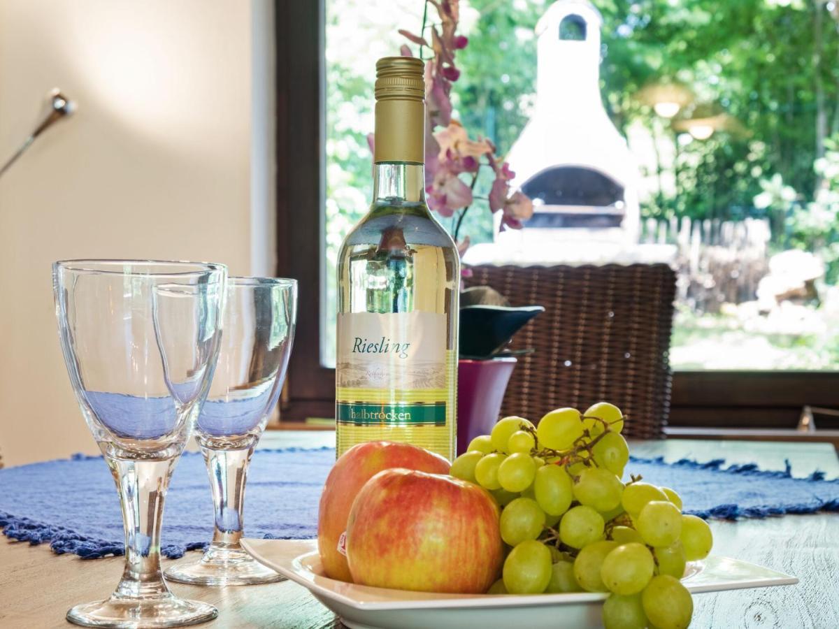 Idyllic Bungalow In Feusdorf With Forest View ห้อง รูปภาพ