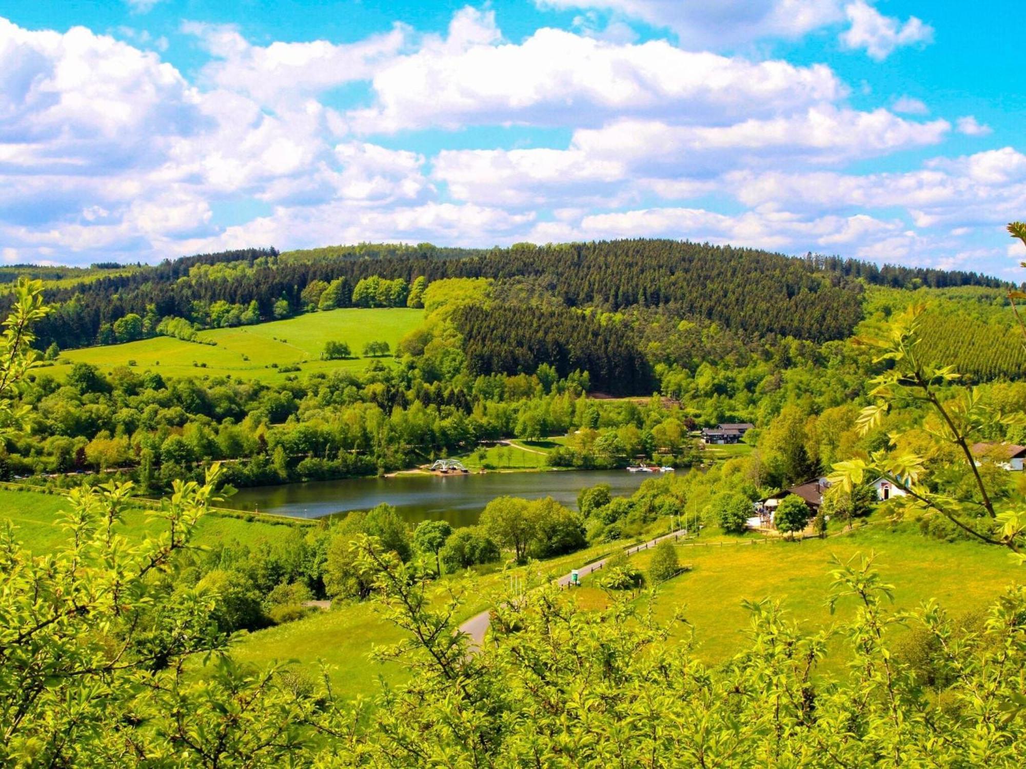 Idyllic Bungalow In Feusdorf With Forest View ภายนอก รูปภาพ