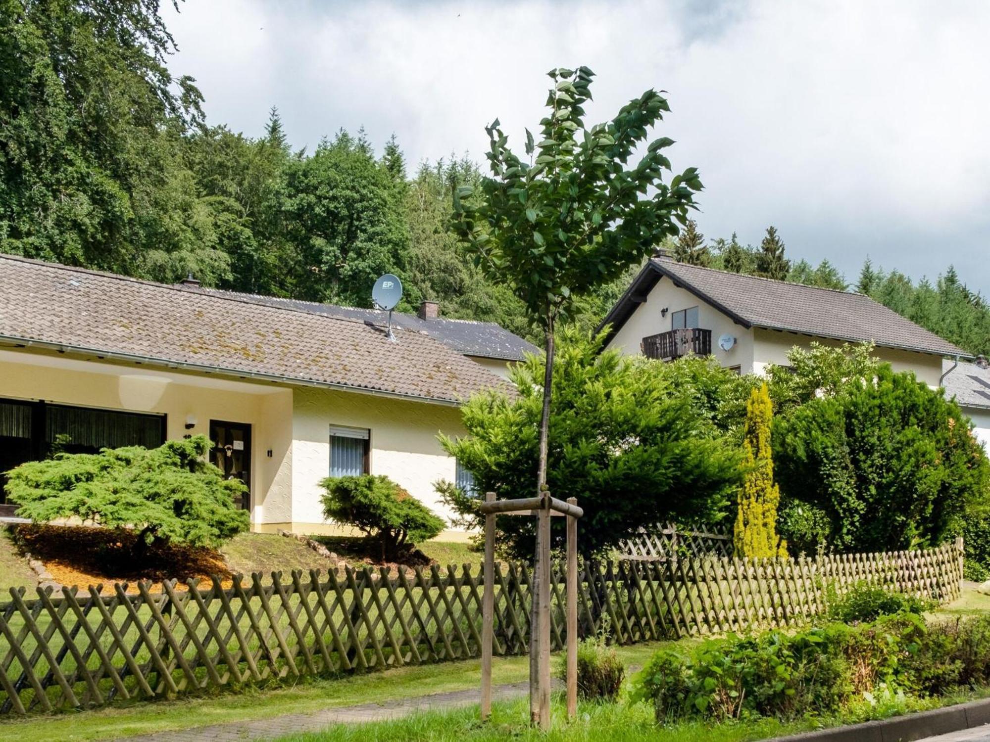 Idyllic Bungalow In Feusdorf With Forest View ภายนอก รูปภาพ